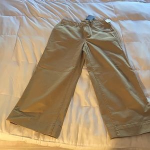 Gap Women’s High Rise wide-Leg Crop khaki color